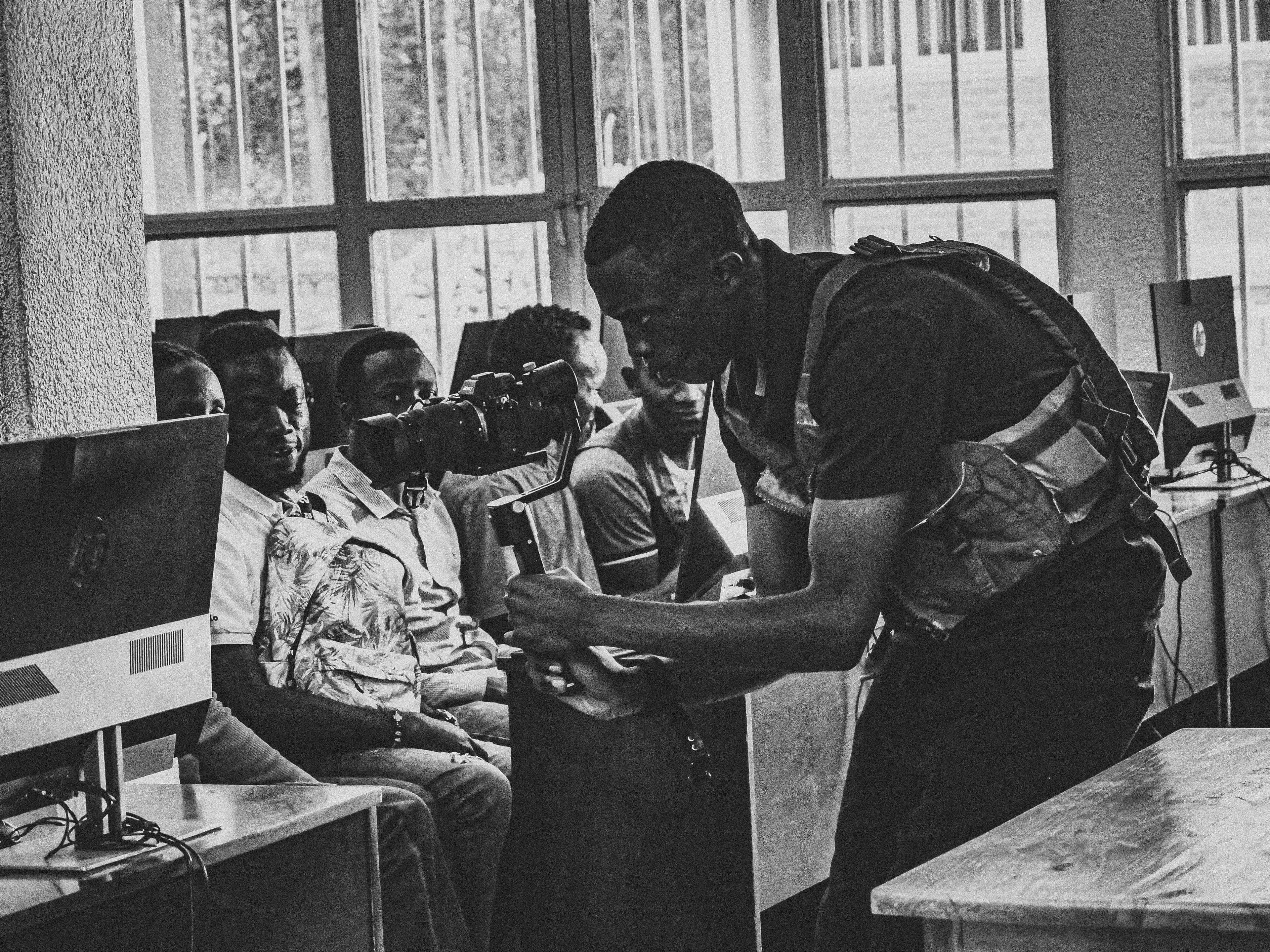 Étudiants travaillant ensemble